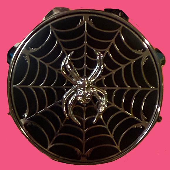 Besame Cosmetics Limited Edition Victorian Spider Compact 2021 issue - Picture 2 of 7